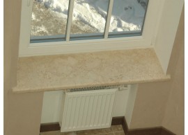 Мраморный подоконник с желтым оттенком