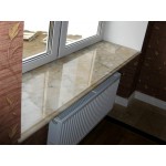 Подоконник из мрамора светлого цвета