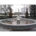 Белый фонтан из мрамора