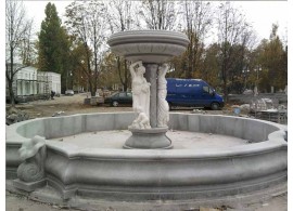 Белые скульптуры из мрамора