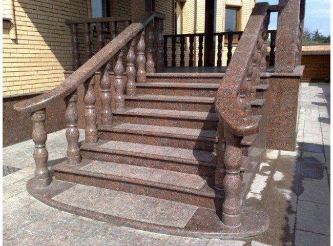 Ступени из красного гранита Ступени из красного гранита
