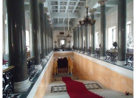 Колонна из черного мрамора