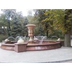 Большой фонтан из гранита