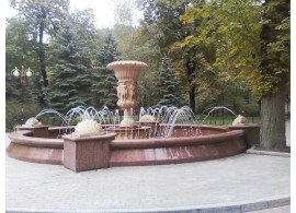 Большой фонтан из гранита